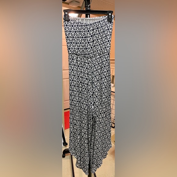 Xhilaration strapless Capri length romper - Picture 2 of 3